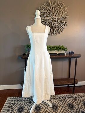 Show Po White Midi Dress in White‎ with Slit